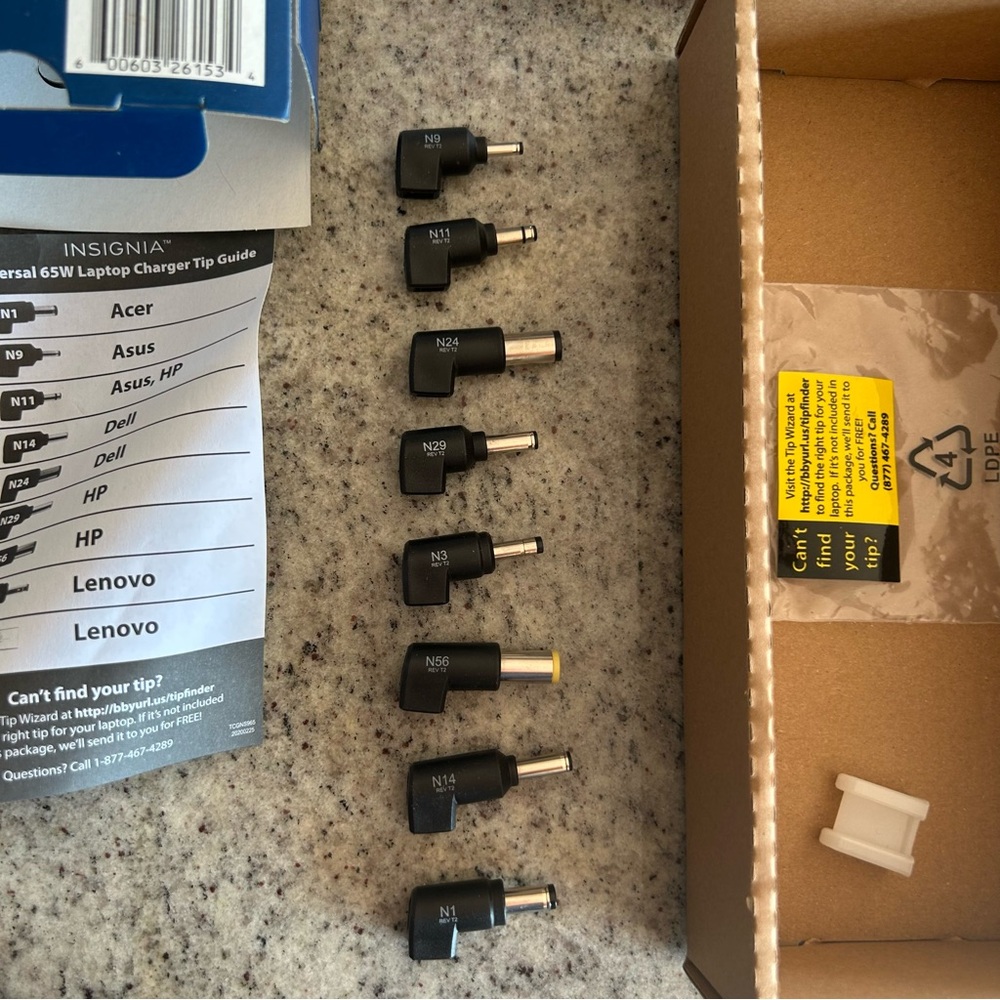 Insignia Universal Laptop Charger - Picture 3 of 6
